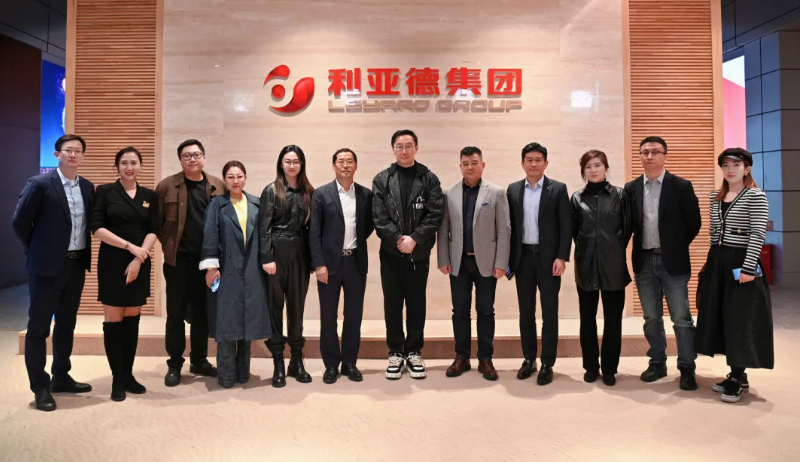 陆川导演到访大宝娱乐，，，，，，解锁文化+科技融合新路径